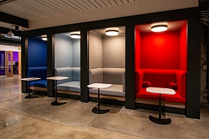 Sixth-Ave-custom-commercial-millwork-banquette